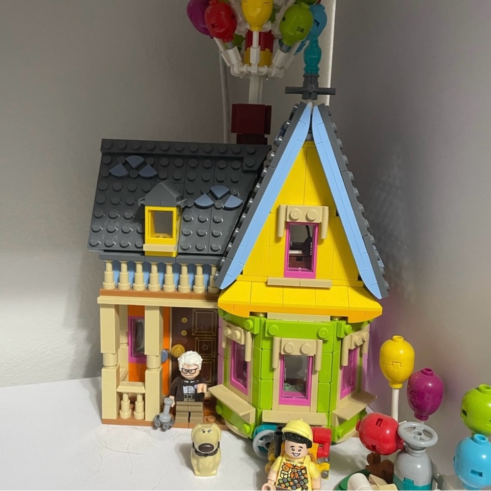 COPY - LEGO Disney 'Up' House Set (Already Built)